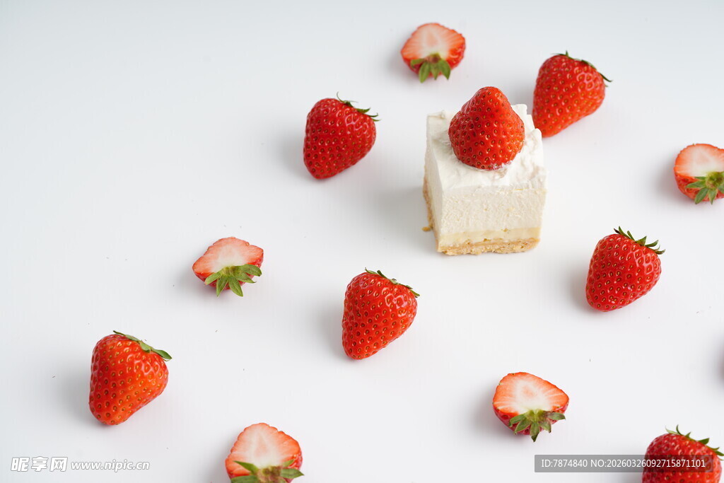 草莓与蛋糕的美味组合
