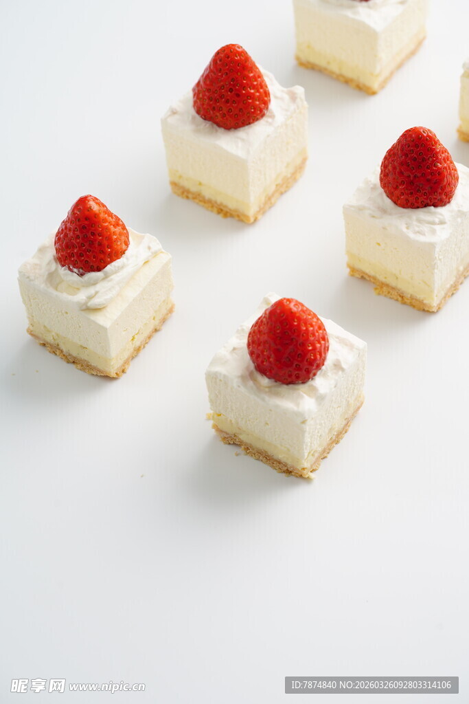 草莓奶油小方甜点