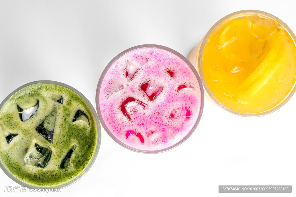 三色冰饮 清凉视觉盛宴