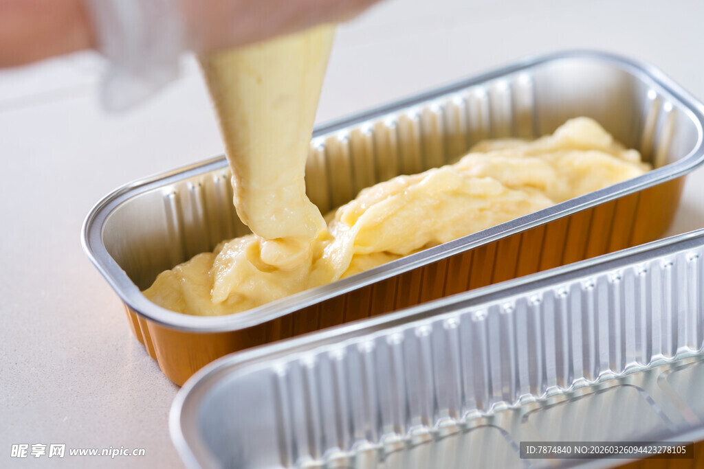 奶油注入模具制作糕点