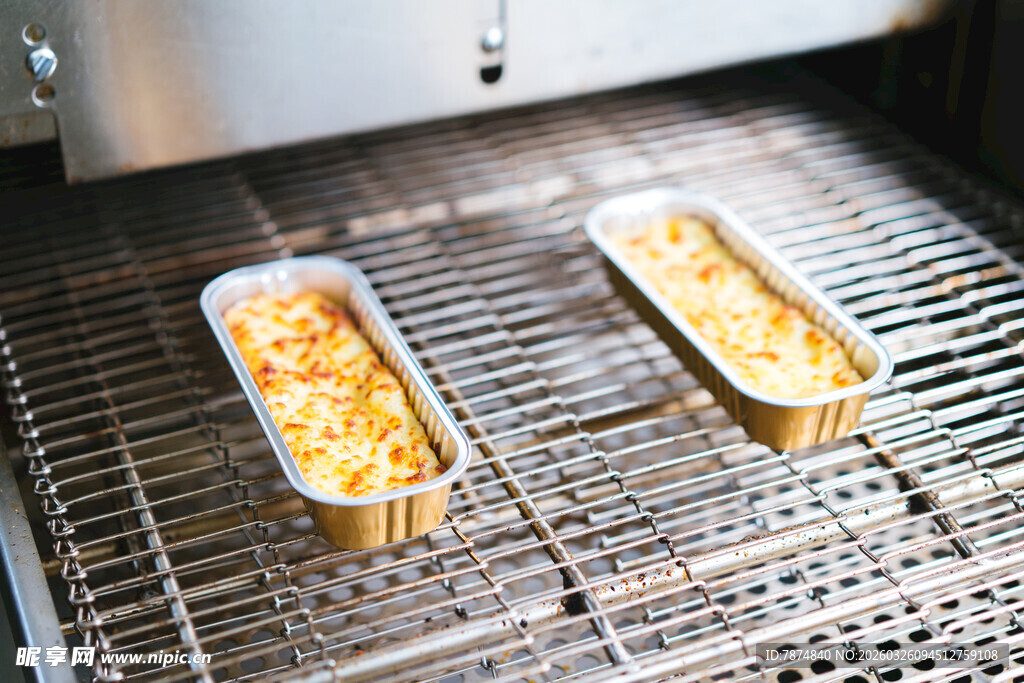 烤箱中烤制的美味食物