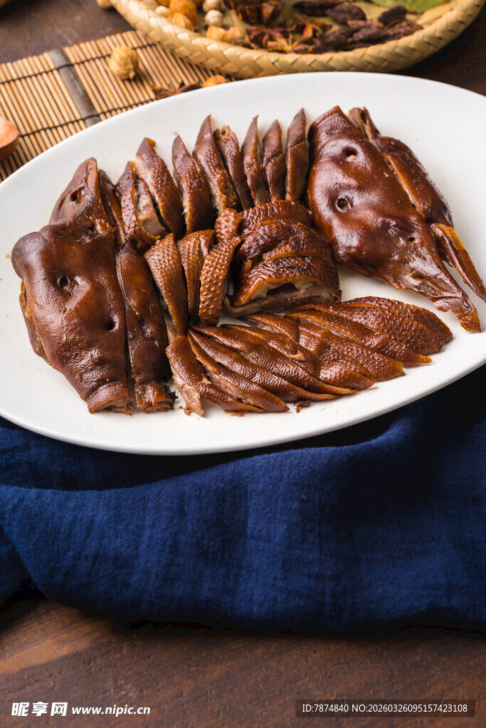 酱牛肉切片摆盘