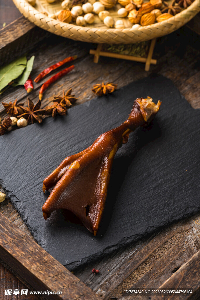 美味卤鸭掌 诱人好滋味