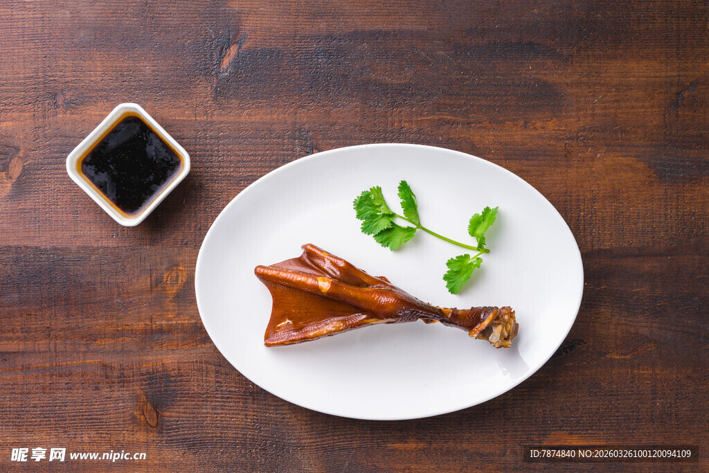 香煎鸭掌配清新香草