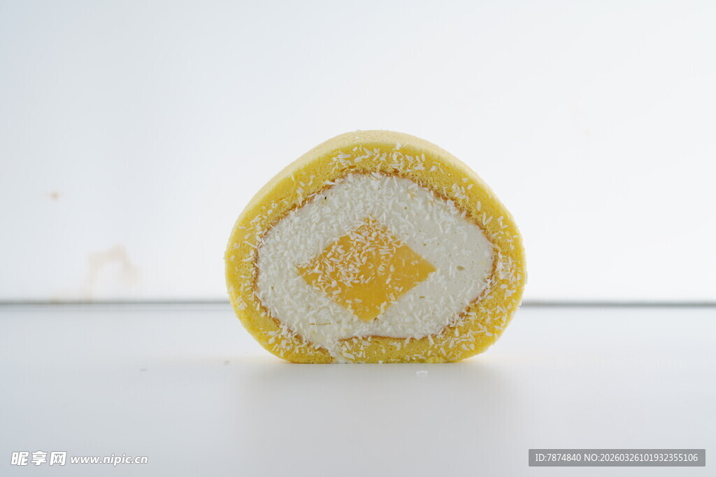 黄色夹心糕点卷