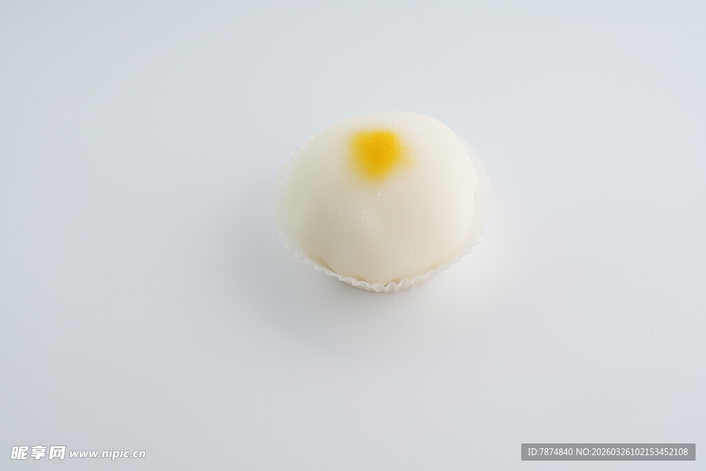 白色点心 顶部一抹黄