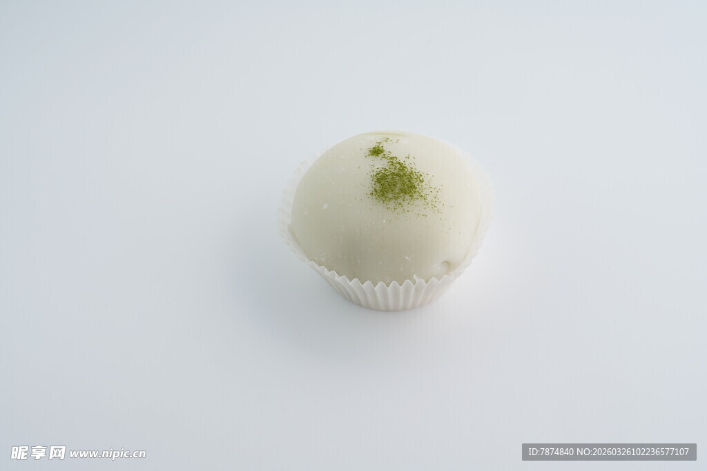 白色抹茶点心特写