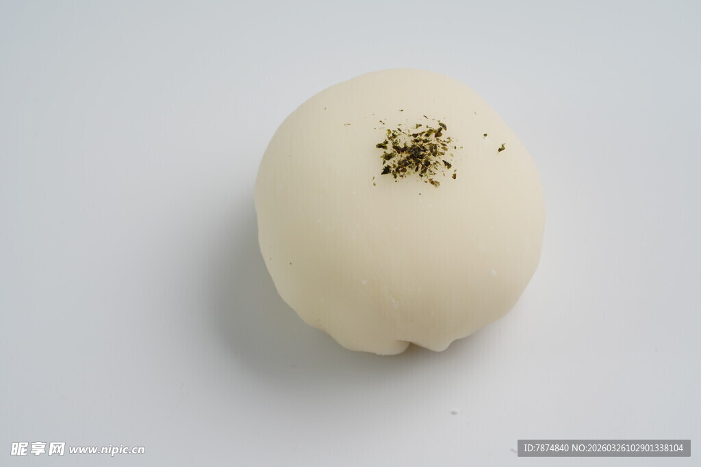 撒有香料的白色糕点