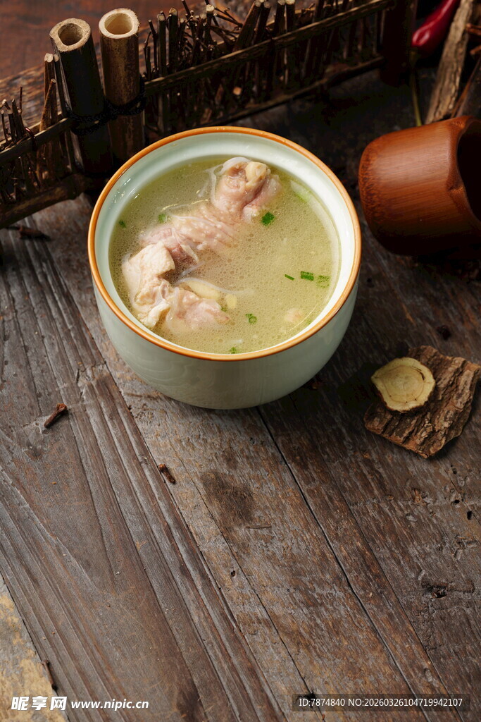 香浓鸡汤一碗 滋补美味