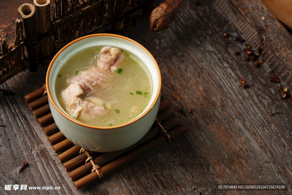 一碗鲜香鸡汤