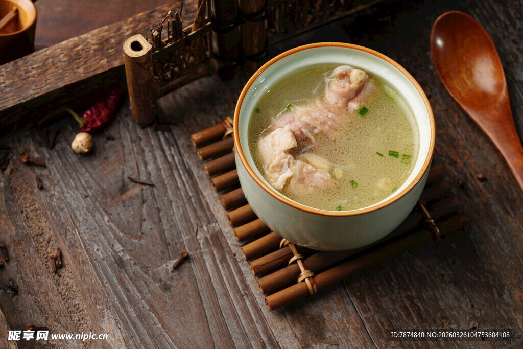 滋补鸡汤 暖身又暖心