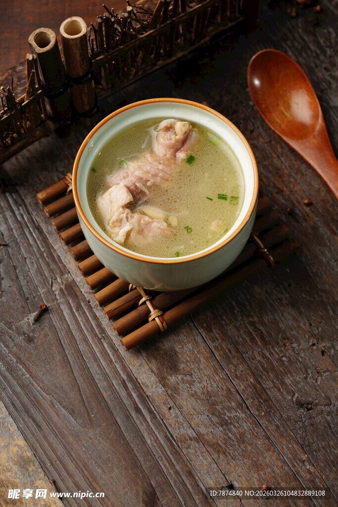 鲜香鸡汤 暖身又美味