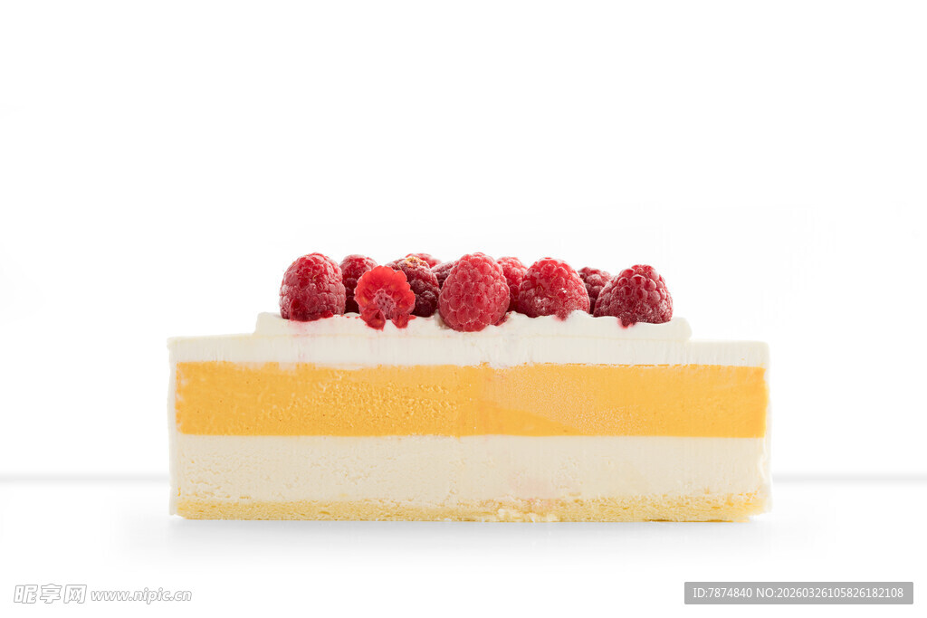 草莓装饰多层美味蛋糕