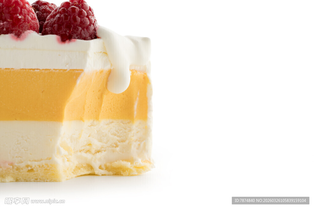 美味分层树莓奶油蛋糕