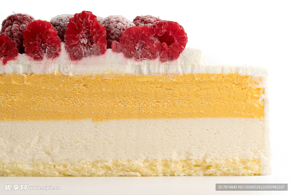 草莓装饰多层美味蛋糕