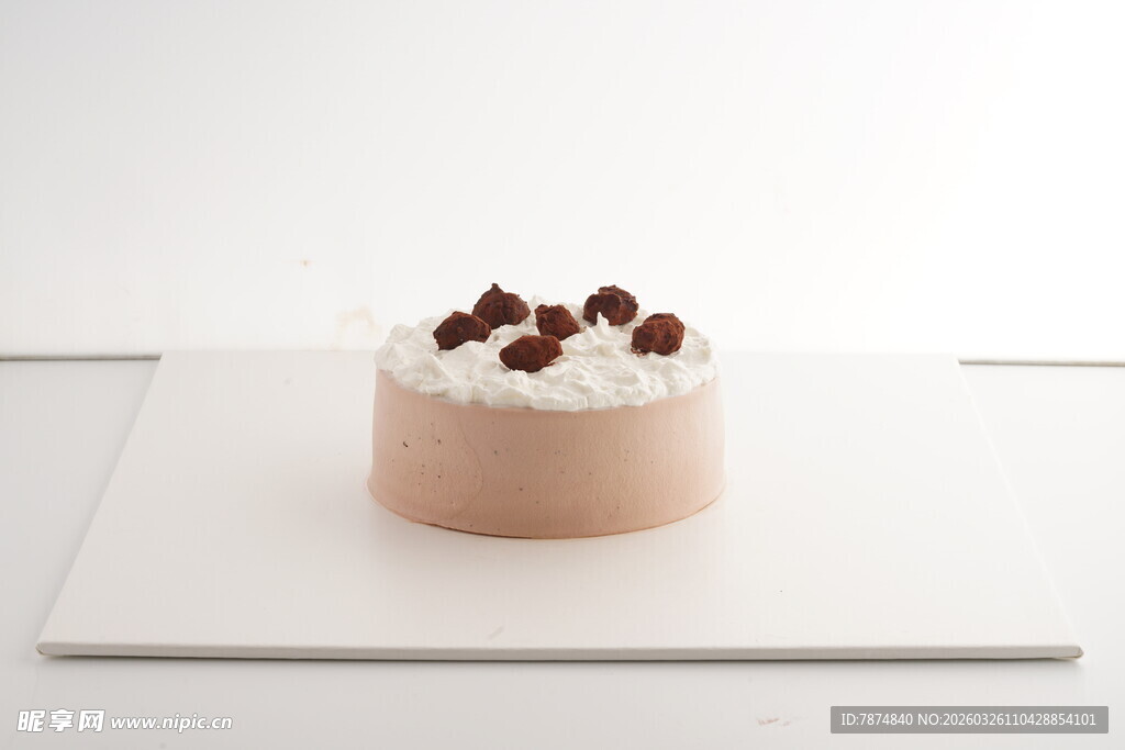 巧克力奶油樱桃小蛋糕