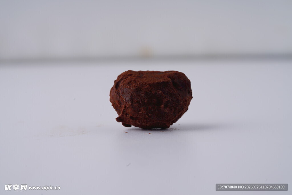 一颗美味的巧克力球