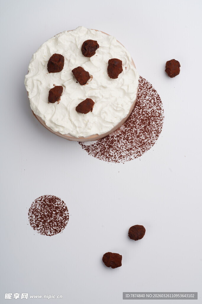 撒有葡萄干的美味糕点