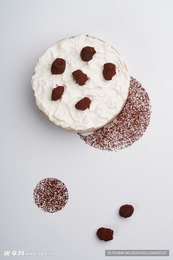 巧克力点缀的美味甜点