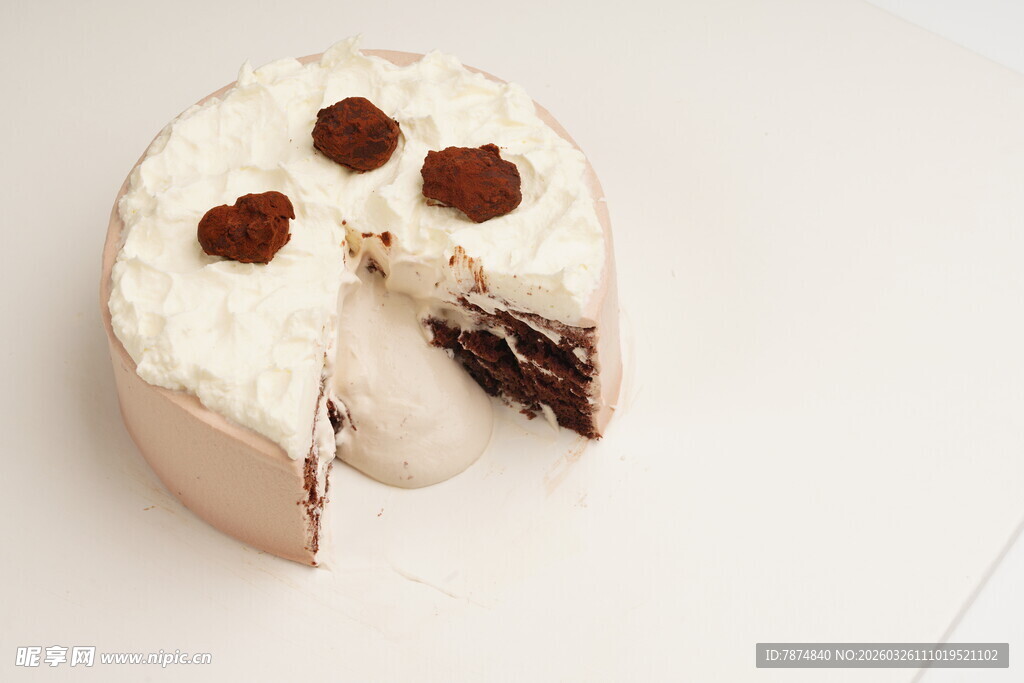 美味切块奶油夹心蛋糕