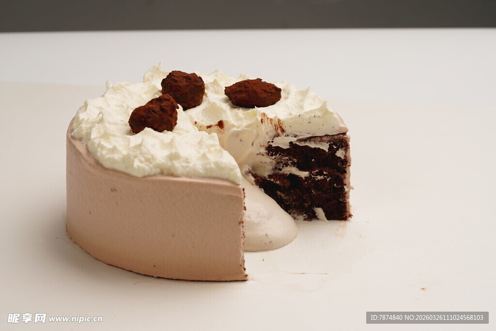 美味巧克力夹心奶油蛋糕