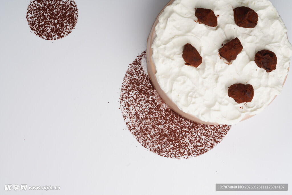 酸奶配巧克力碎与果粒