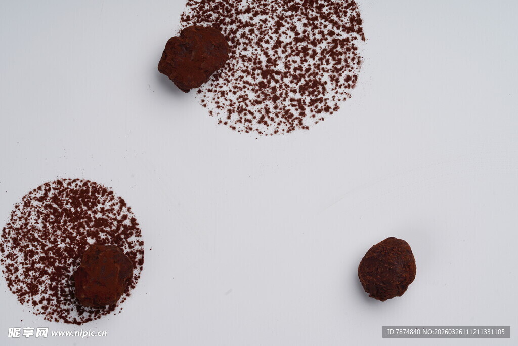 巧克力松露与可可粉点缀