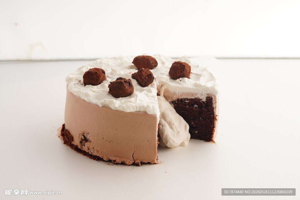 巧克力奶油蛋糕切块
