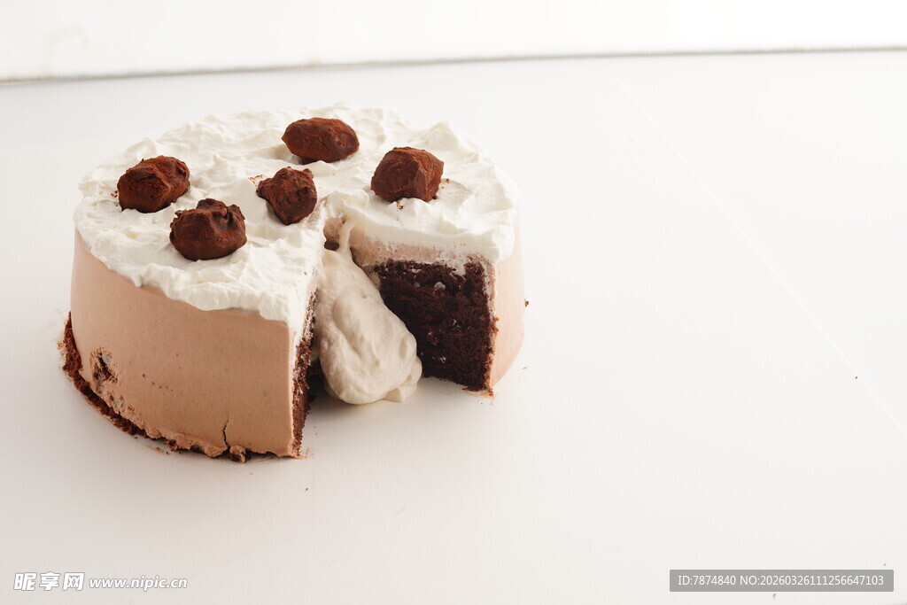 巧克力奶油蛋糕切块