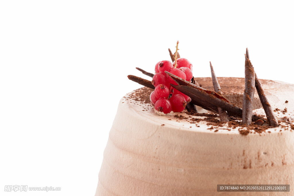 巧克力慕斯配红果与香草