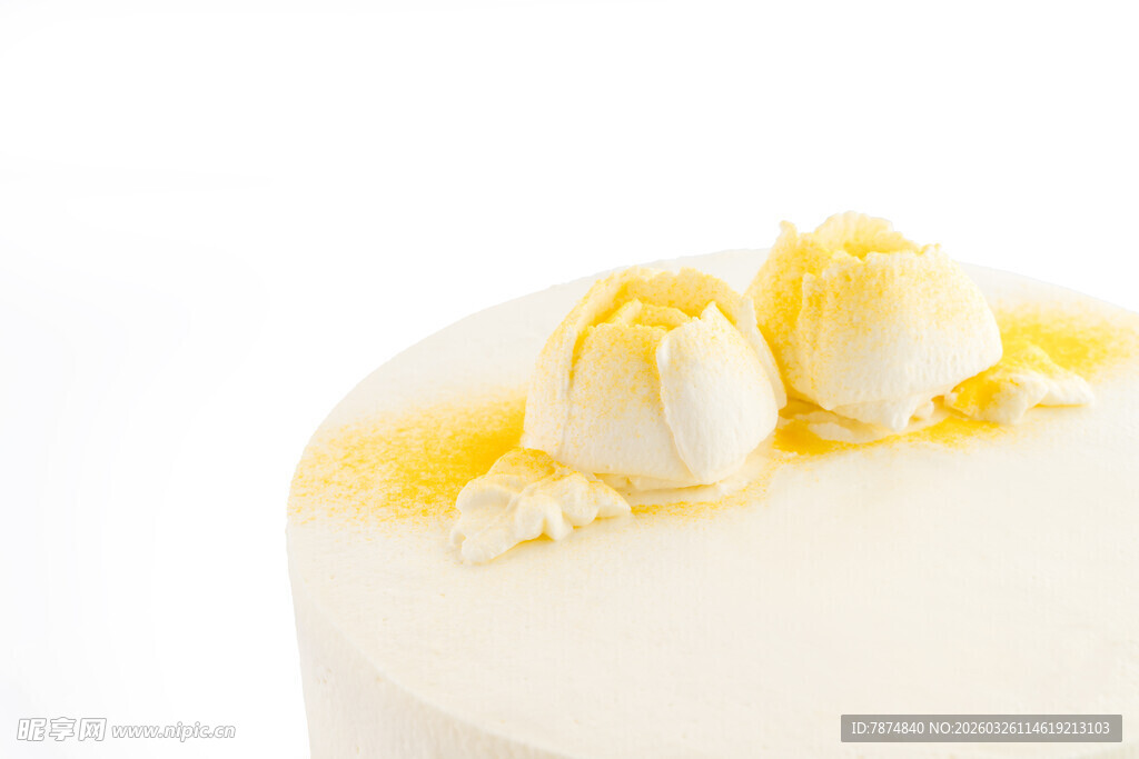 奶油装饰的精美白蛋糕