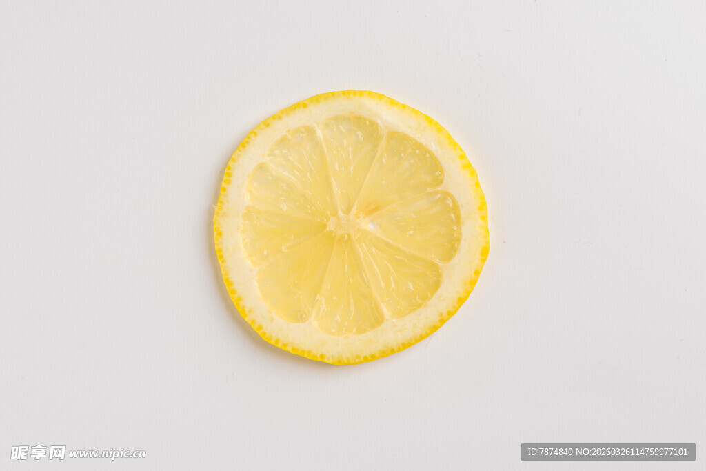 一片新鲜的柠檬切片