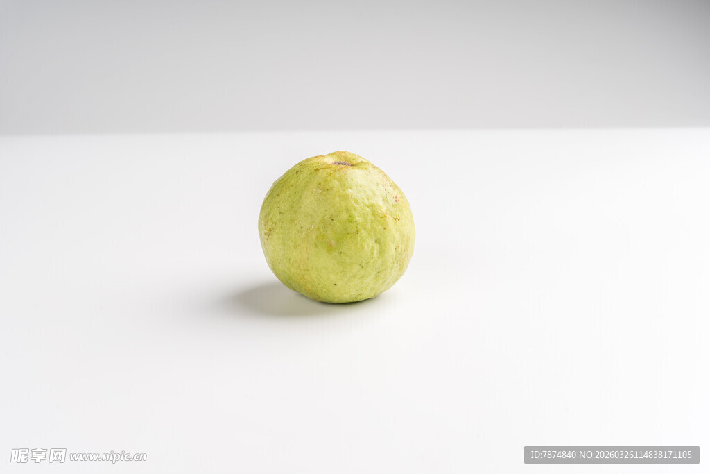 单个青苹果静物展示