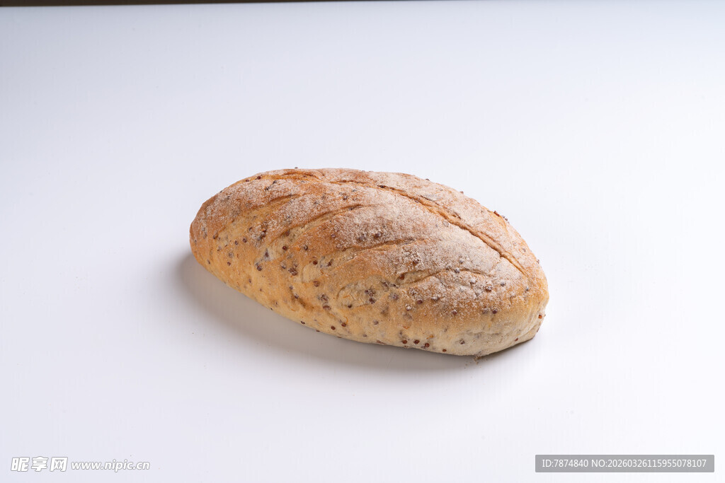 单个全麦面包特写