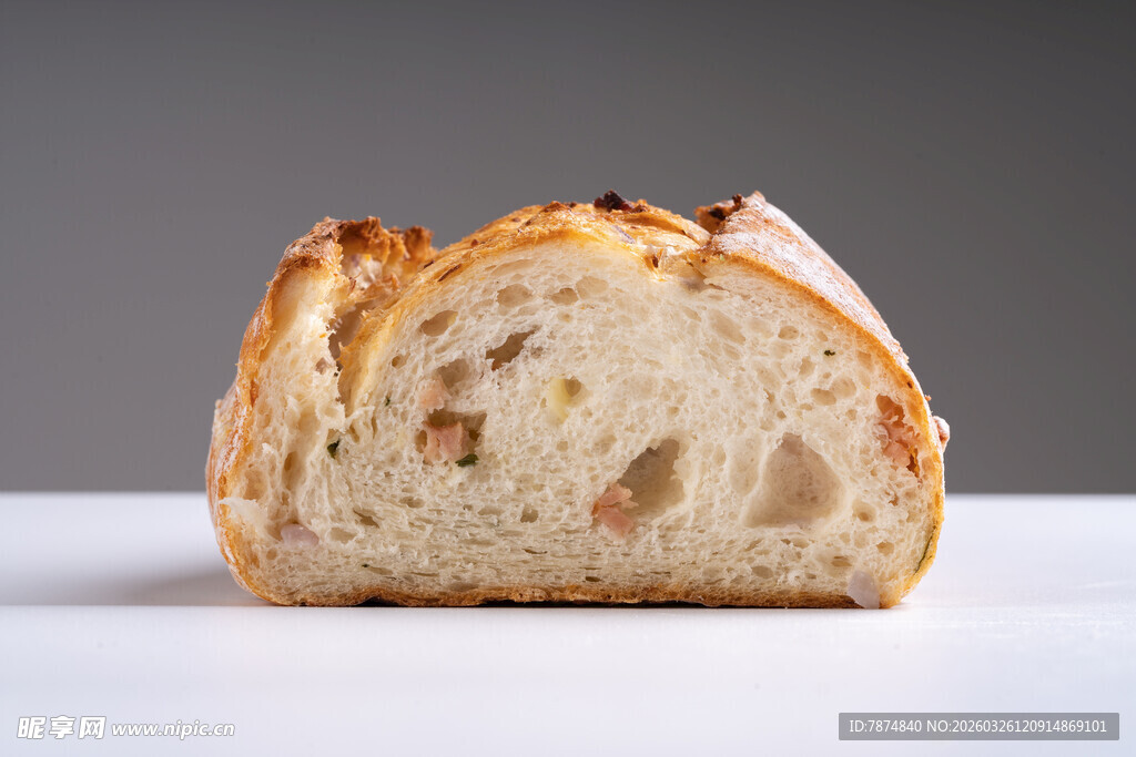 切片全麦坚果面包特写