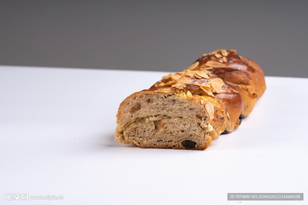 全麦葡萄干面包特写