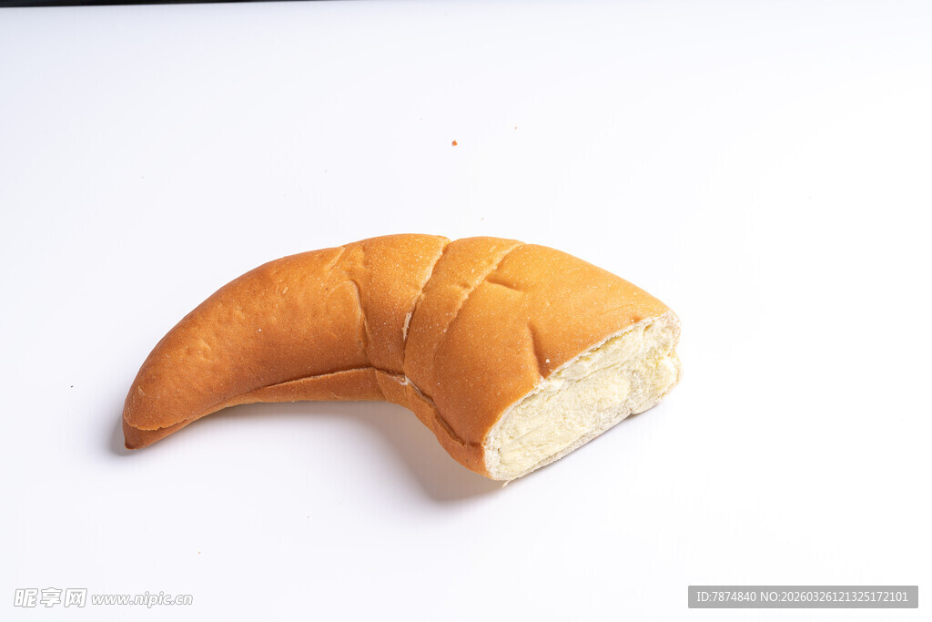 被咬一口的牛角面包