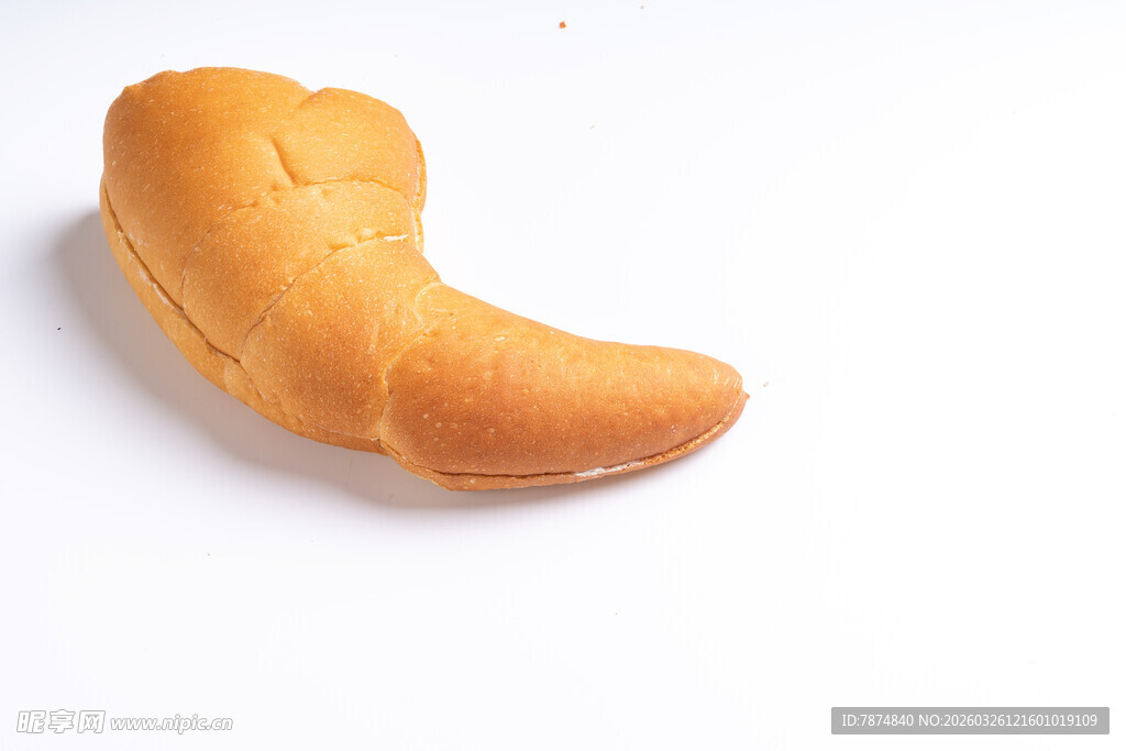 单个酥脆金黄色弯曲面包