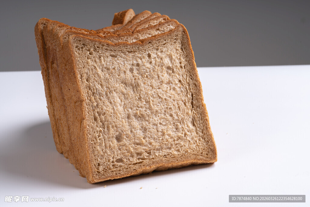 方形全麦面包特写