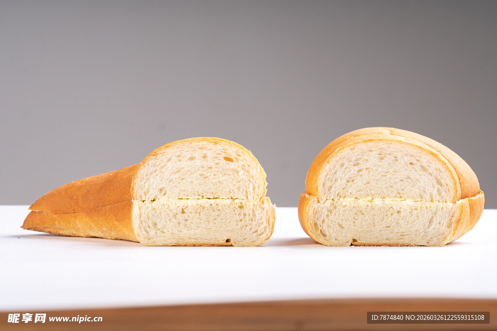 切开的夹心面包