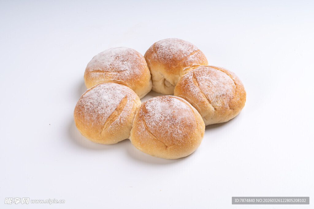 糖粉装饰的美味小面包
