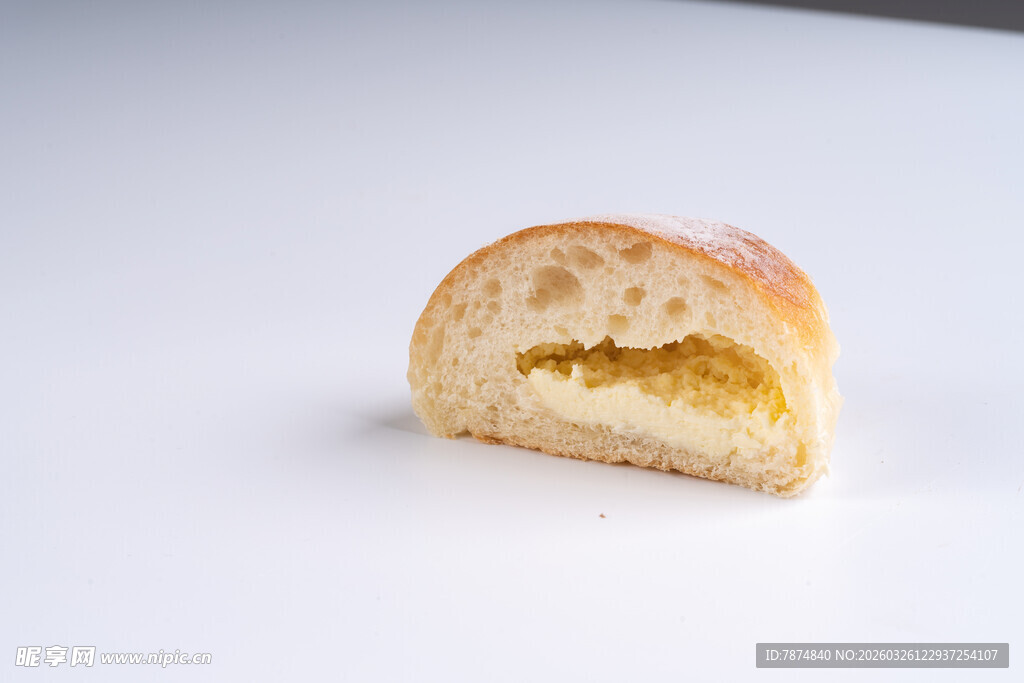 切开的夹心面包