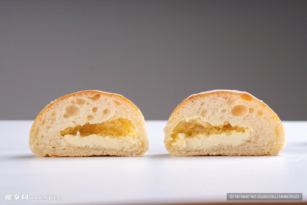 切开的夹心面包