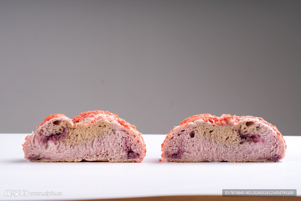 粉色夹心糕点特写