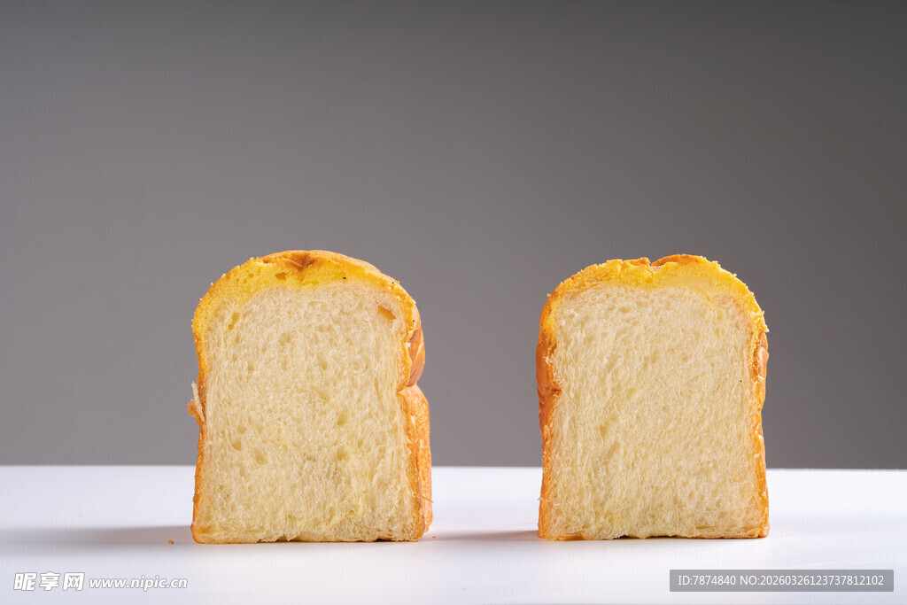 两片切片面包展示