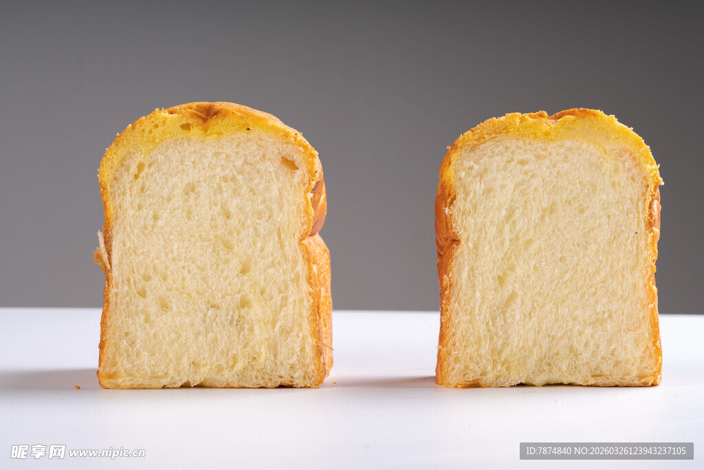两片切片面包特写