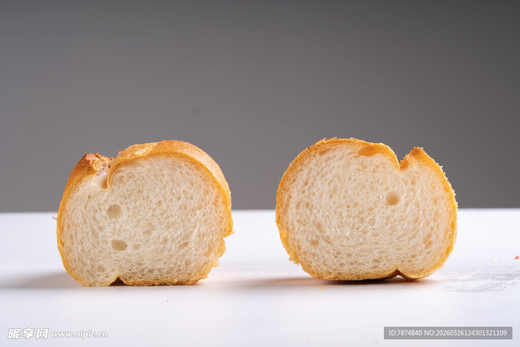 切开的面包