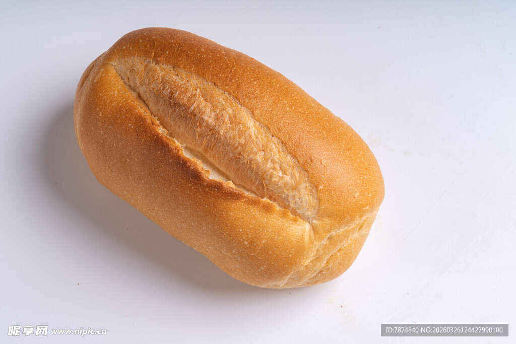 单个松软面包特写