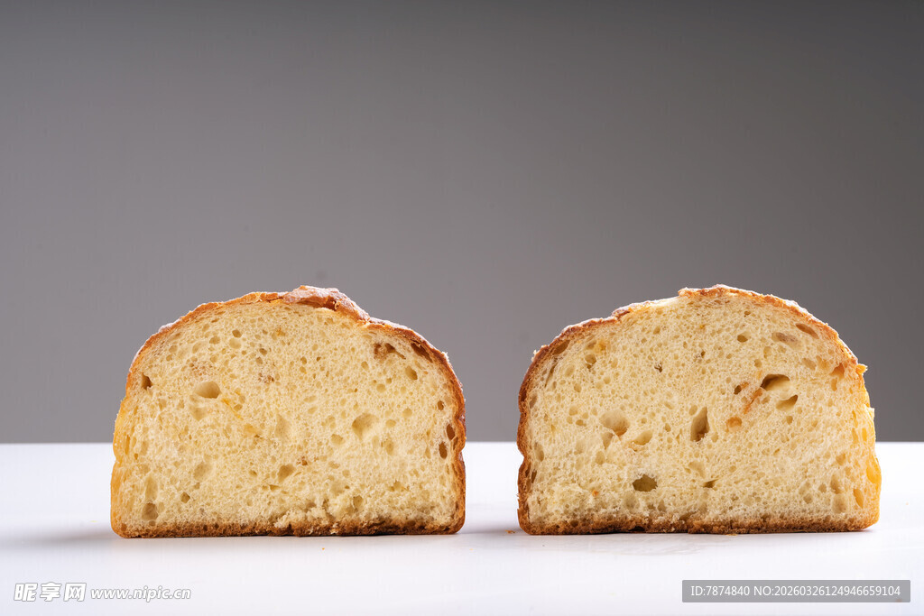 两片松软切片面包