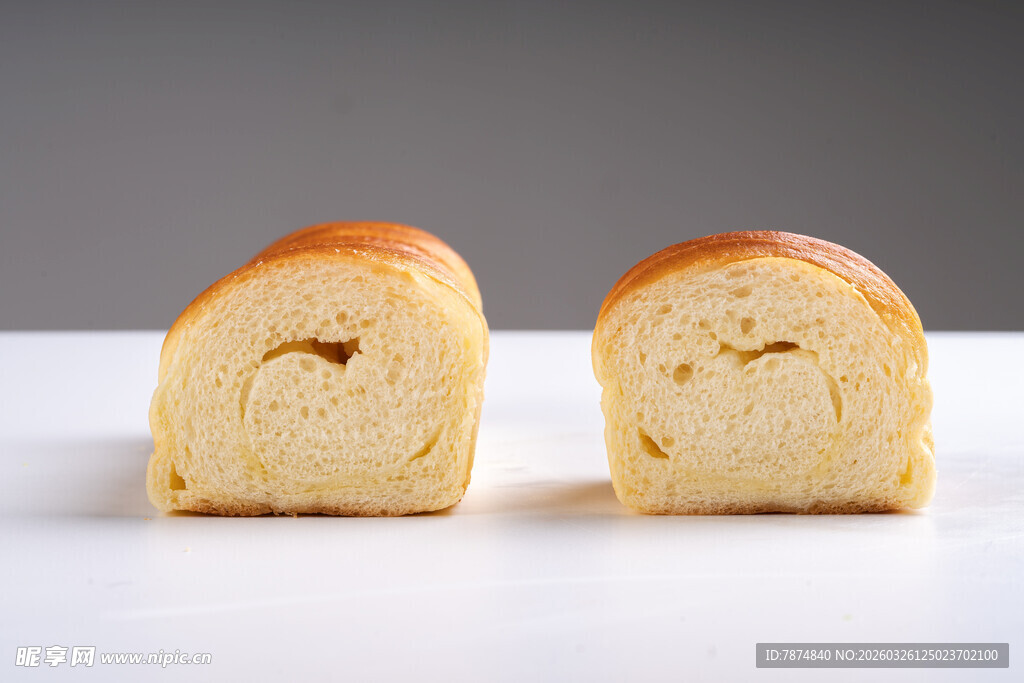 切开的美味夹心小面包